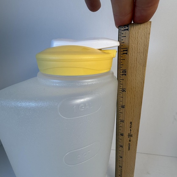 Rubbermaid Clear Frosted Plastic Drink Jug Pitcher 1 Gallon Yellow Lid Made USA - Picture 7 of 15